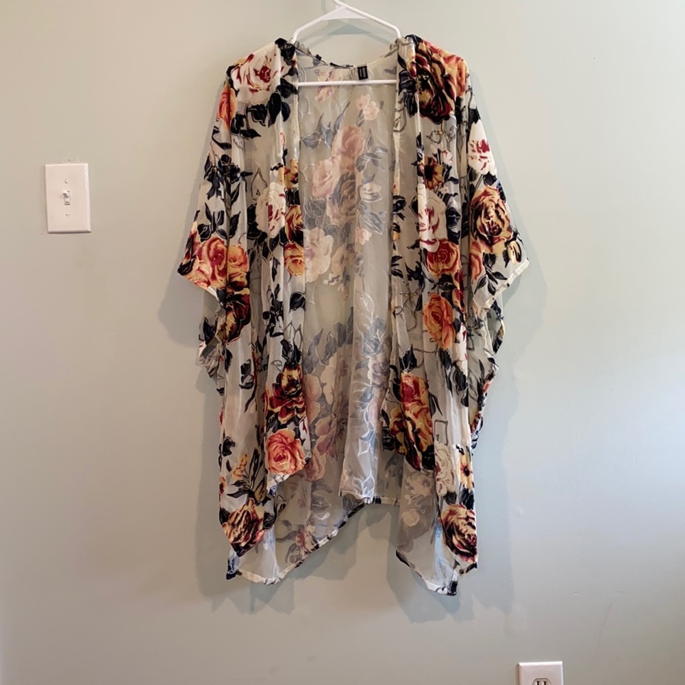 Floral velvet kimono